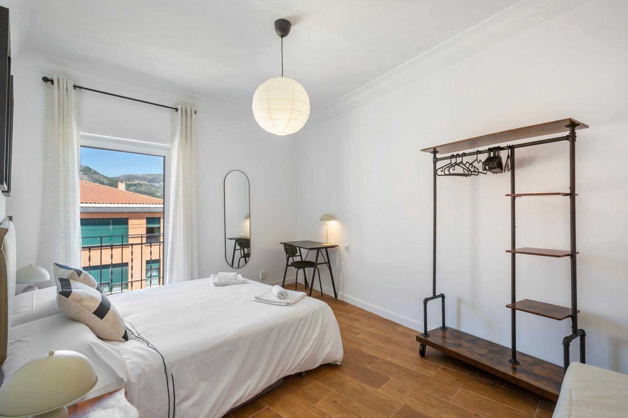 Vintage & Modern Old Town Apartment